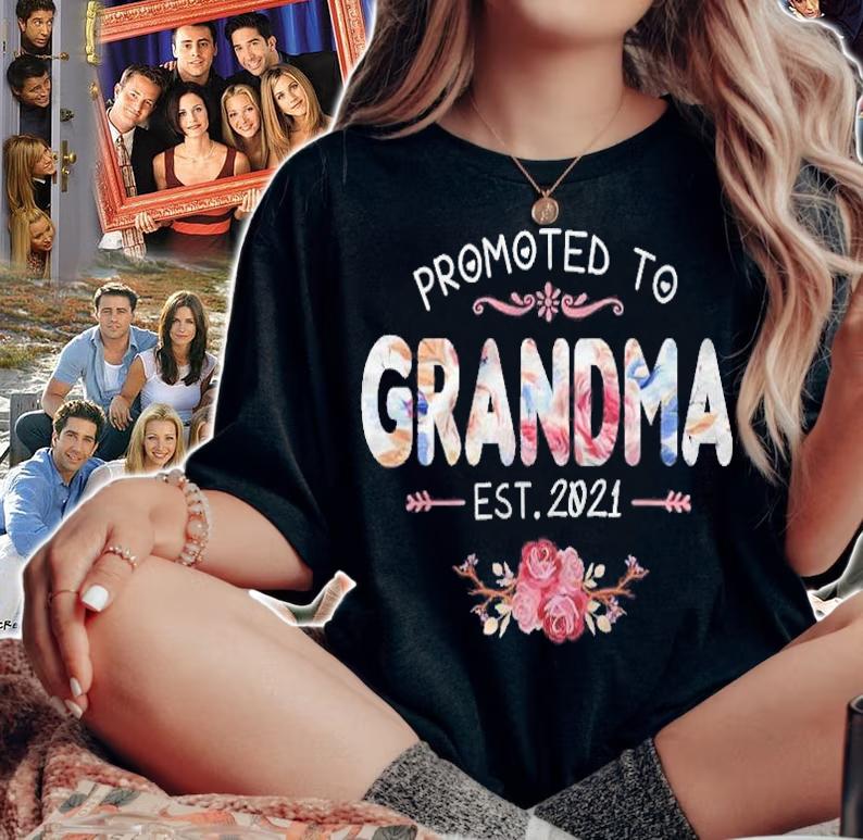 Promoted To Grandma Est 2020 First New Mothers Day Grandma T-shirt woman shirt