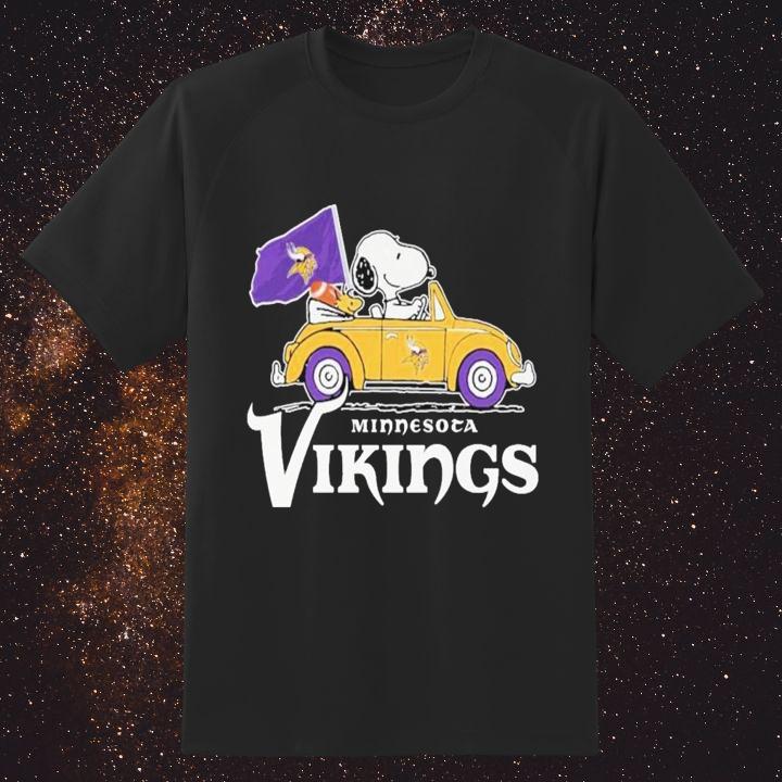 Snoopy and Woodstock Minnesota Vikings Flag Driving Car T-Shirt