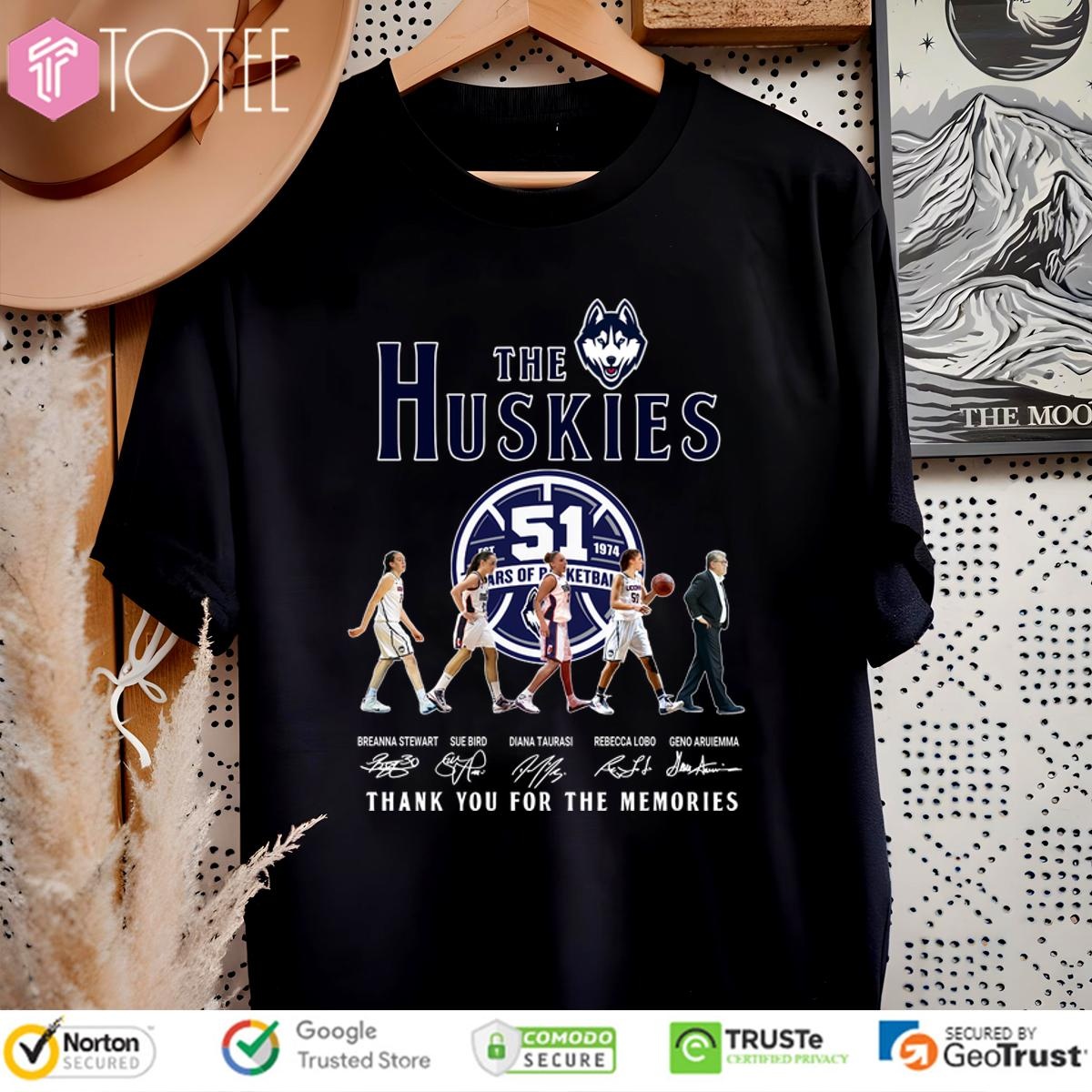Official UConn Huskies 51st Anniversary Abbey Road Signatures T-Shirt